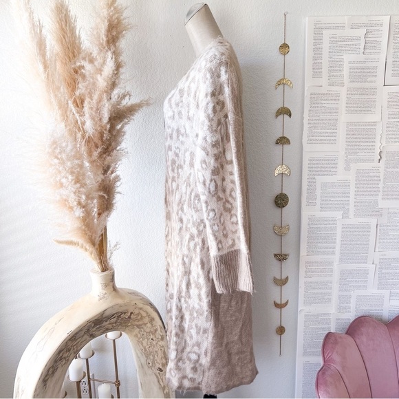 TOPSHOP Leopard Animal Print Fuzzy Knit Longline Oversized Cardigan - Picture 8 of 15